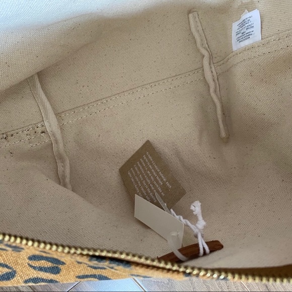 Madewell The Canvas Sling Bag in Leopard Love - Picture 10 of 10